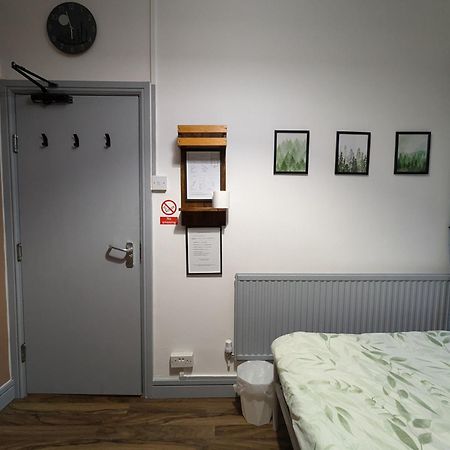 R3 - Cozy Small Double - City & Beach Access, Wifi, Free Parking - Self Catering Swansea Eksteriør billede