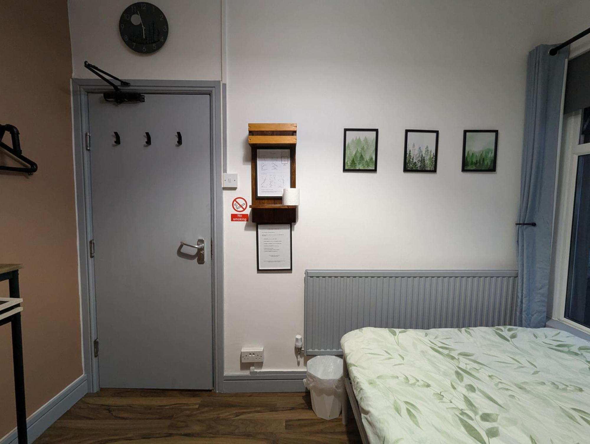R3 - Cozy Small Double - City & Beach Access, Wifi, Free Parking - Self Catering Swansea Eksteriør billede