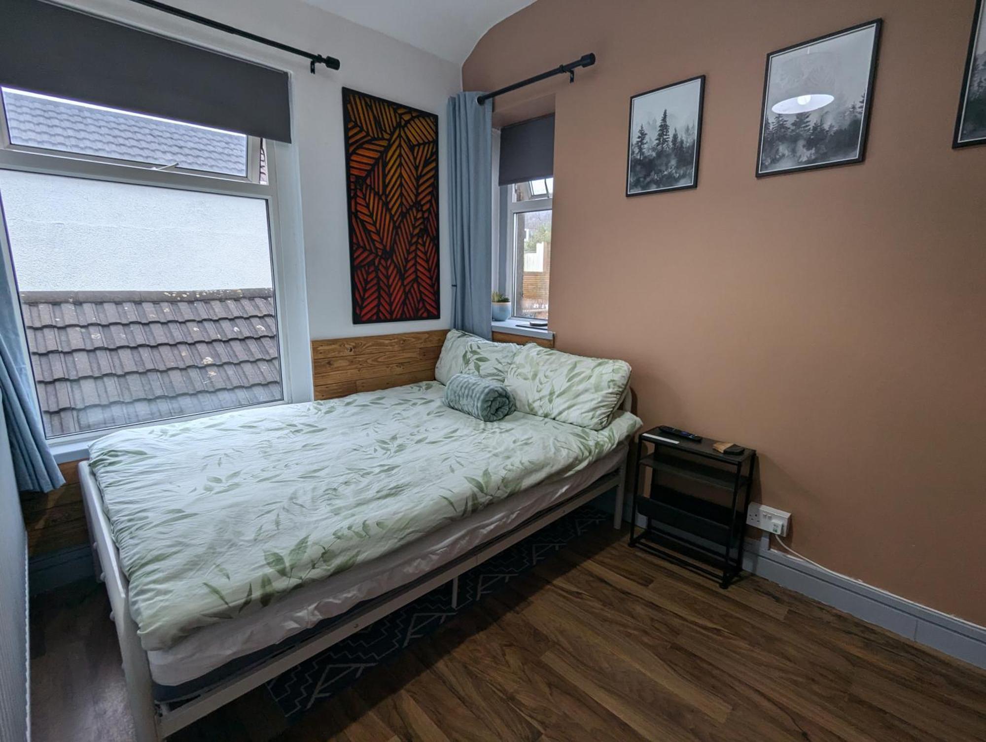 R3 - Cozy Small Double - City & Beach Access, Wifi, Free Parking - Self Catering Swansea Eksteriør billede
